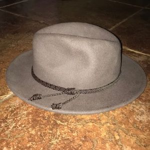 Grey Sunhat! In great condition!